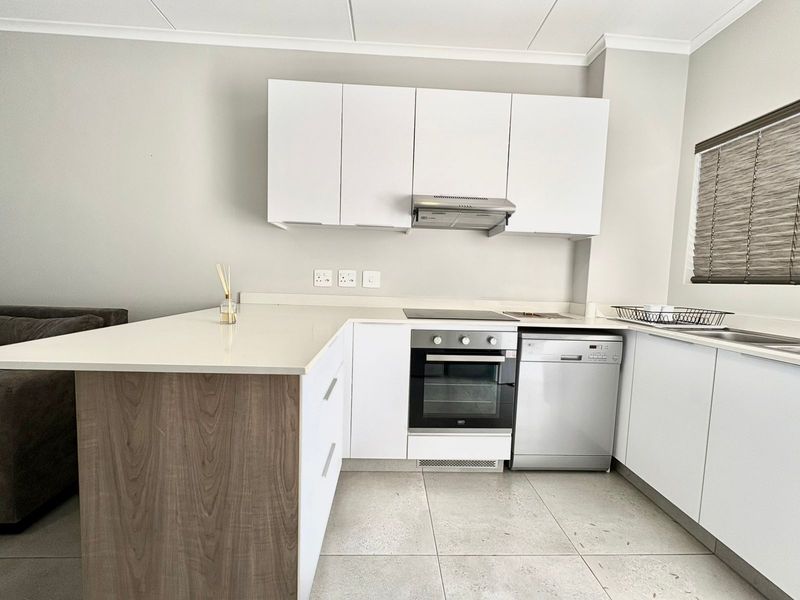 3 Bedroom, 2 Bathroom Apartment for Sale – Manor Views, Manor Estates - Photo 6