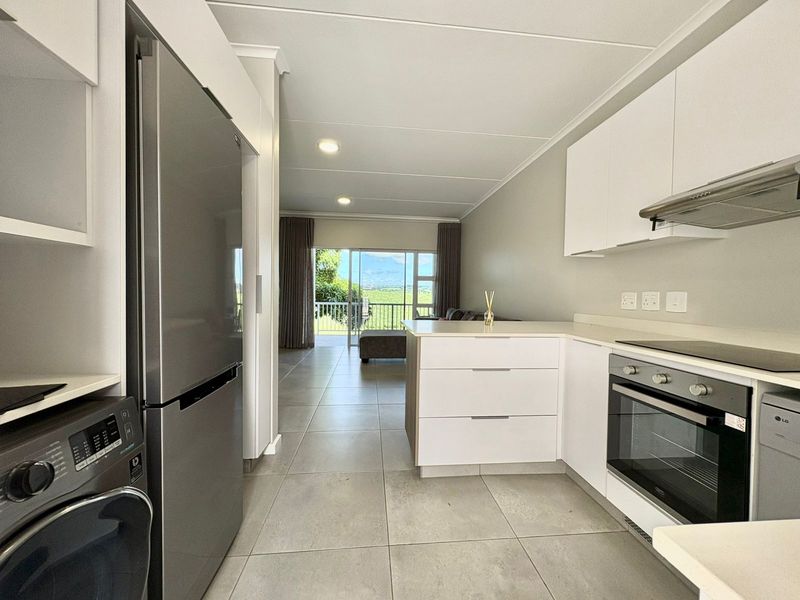 3 Bedroom, 2 Bathroom Apartment for Sale – Manor Views, Manor Estates - Photo 4