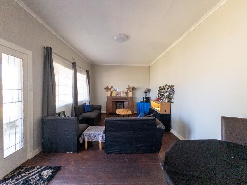 Newly renovated home in Brenthurst - Photo 10