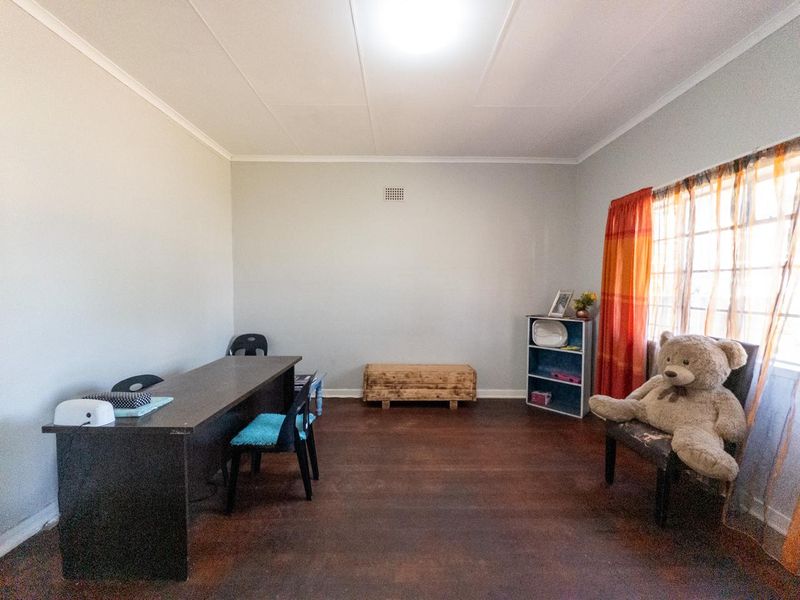 Newly renovated home in Brenthurst - Photo 8