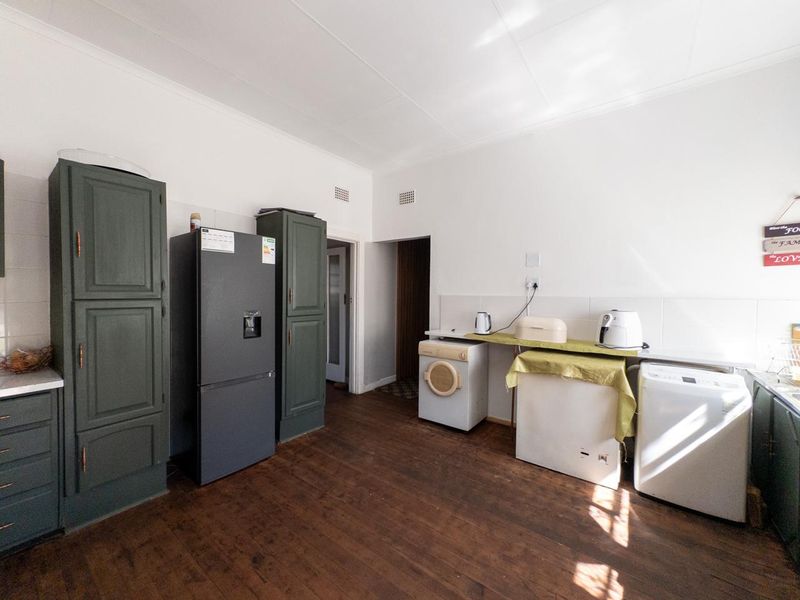 Newly renovated home in Brenthurst - Photo 4