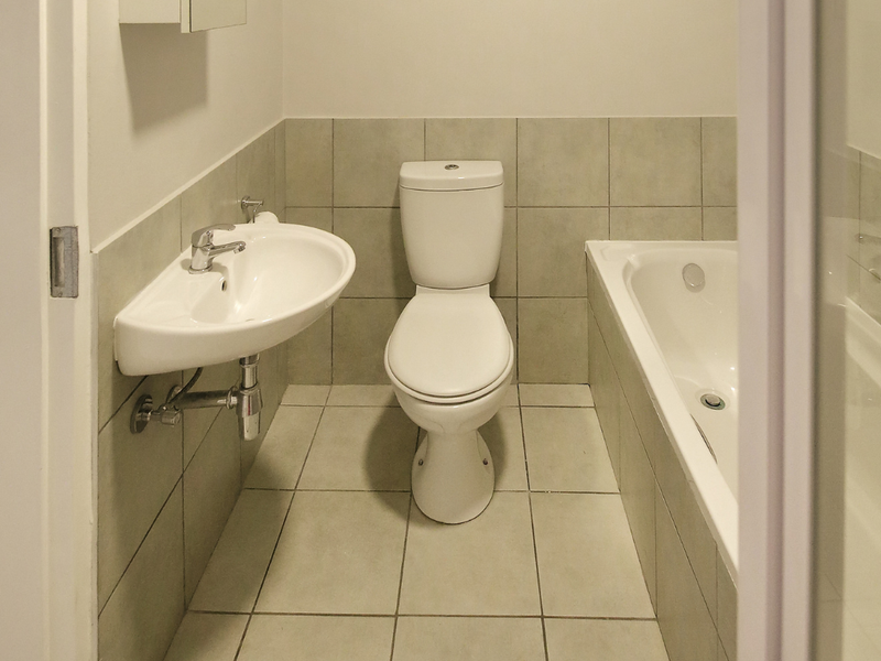 Charming Two-Bedroom Apartment – In A Secure Complex - Photo 10