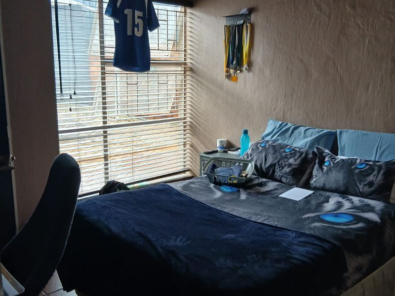 Beautiful Family Home for Sale in Schoemansville, Hartbeespoort. - Photo 7