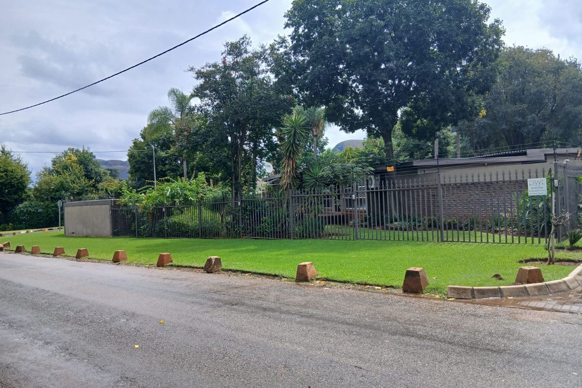 Beautiful Family Home for Sale in Schoemansville, Hartbeespoort. - Photo 2