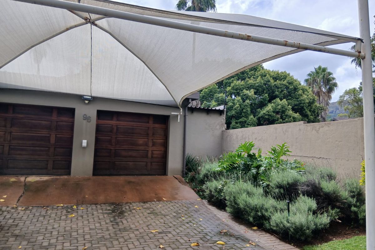 Beautiful Family Home for Sale in Schoemansville, Hartbeespoort. - Photo 3