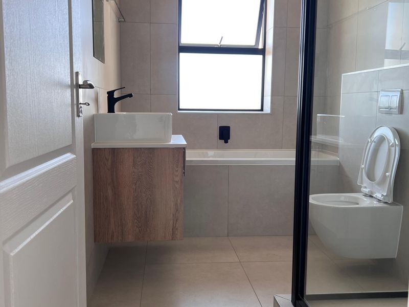 Immaculate  3 Bedroom Apartment To Let in Sandown   Available 1 April 2026 - Photo 5