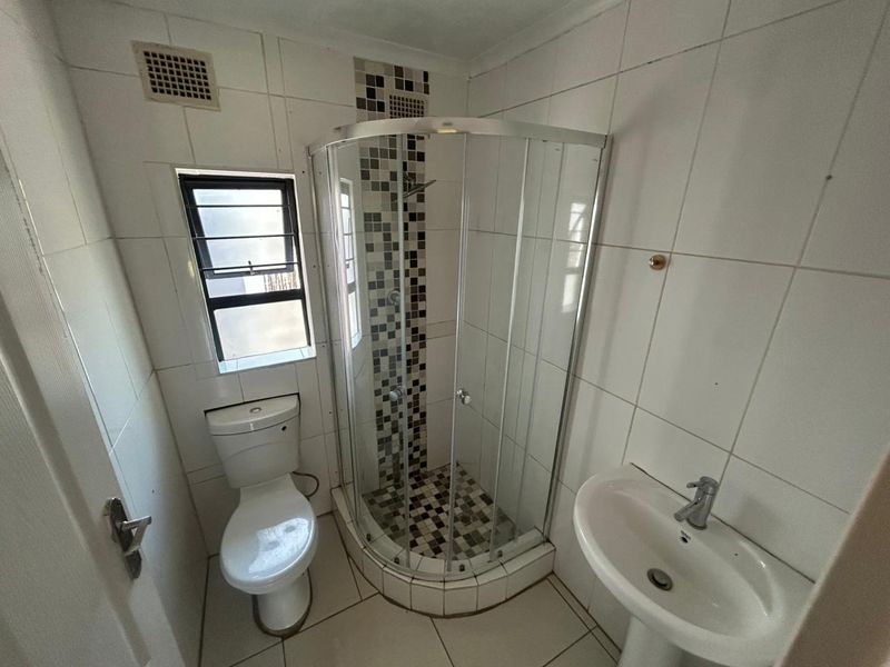 3 Bedroom Warm Family Home with Big Living Area in Schoemansville - Photo 7