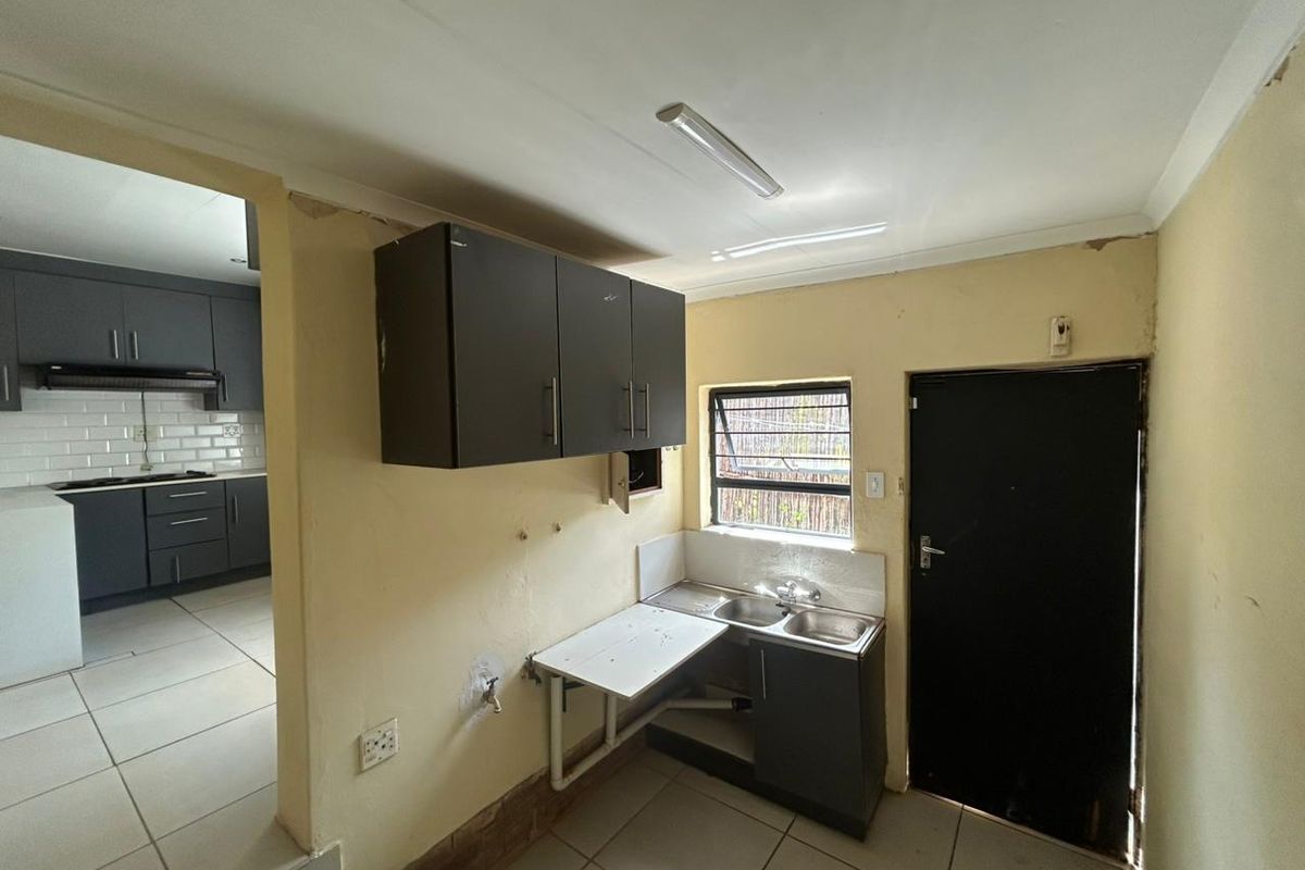 3 Bedroom Warm Family Home with Big Living Area in Schoemansville - Photo 5