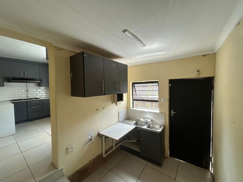 3 Bedroom Warm Family Home with Big Living Area in Schoemansville - Photo 5