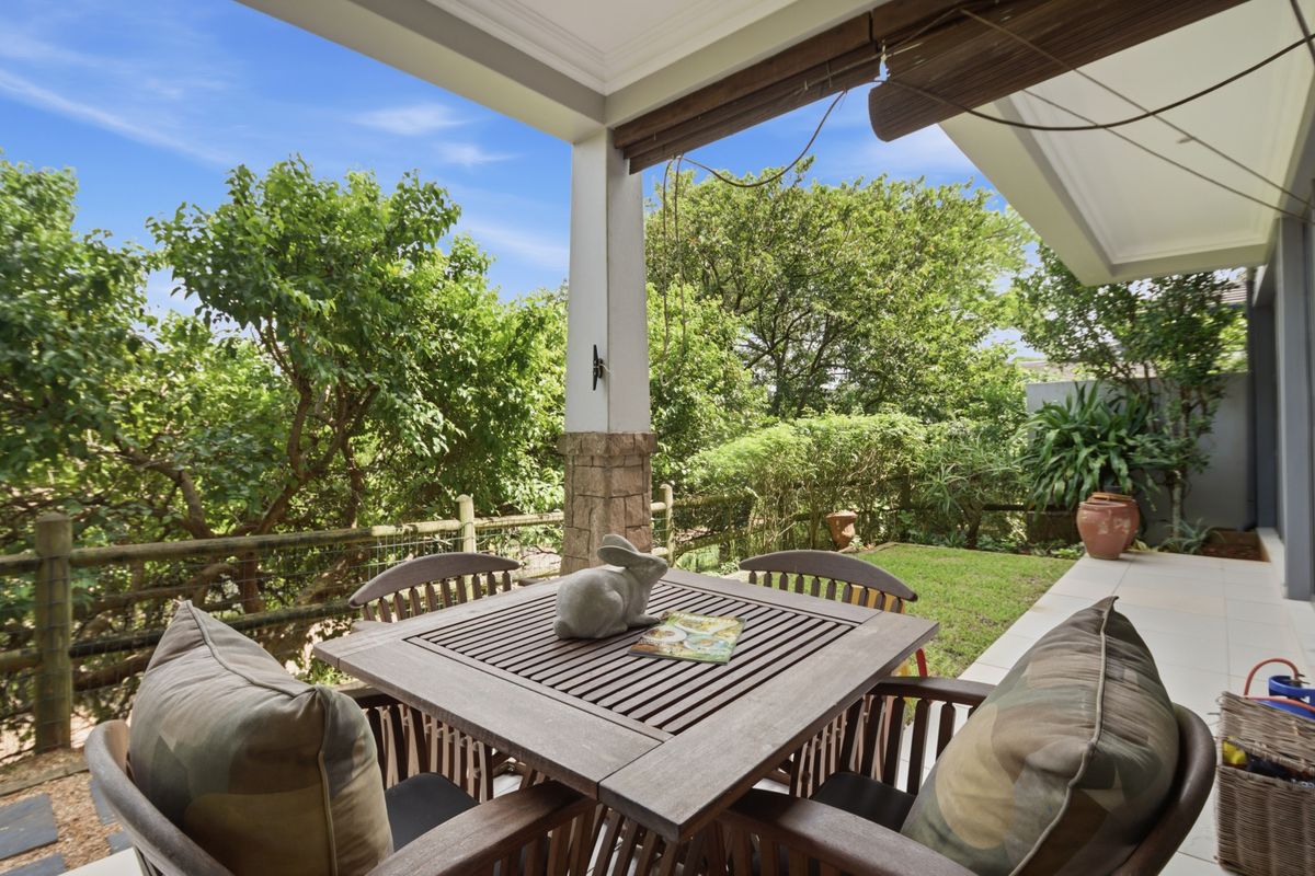 Beautiful 3 Bedroom family home in Simbithi Estate - Photo 2