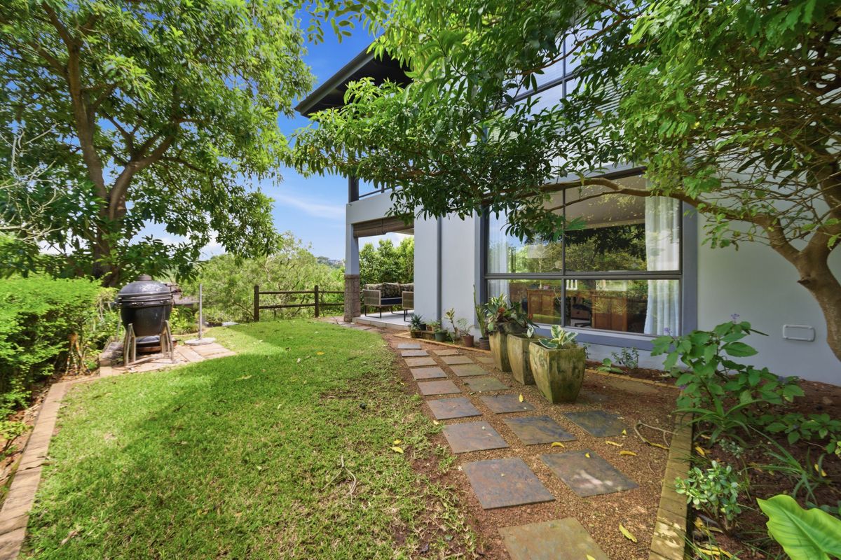 Beautiful 3 Bedroom family home in Simbithi Estate - Photo 3