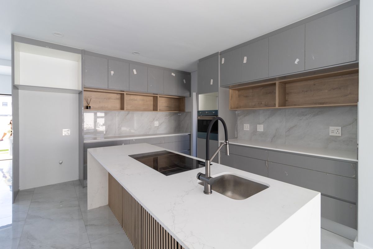 Stunning Newly Built 4-Bedroom Home in Sought-After Sandown – Luxury Living That Stands Out - Photo 2