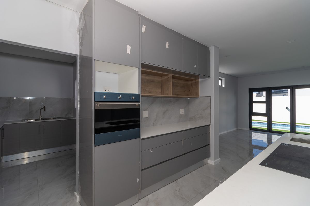 Stunning Newly Built 4-Bedroom Home in Sought-After Sandown – Luxury Living That Stands Out - Photo 5
