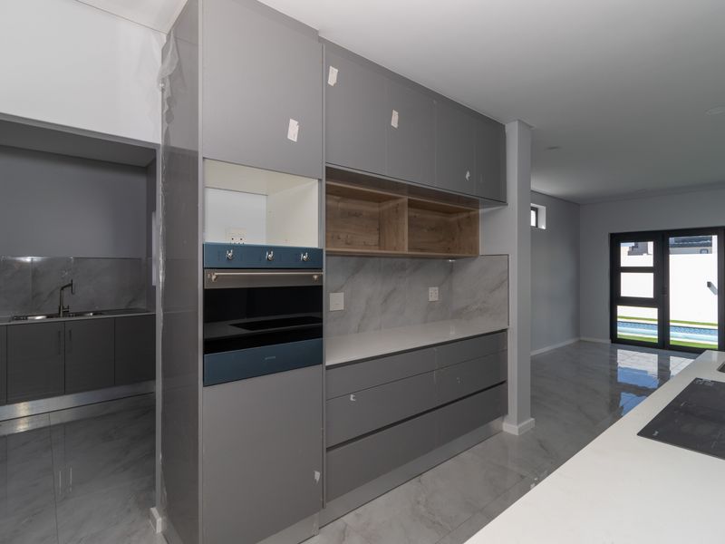 Stunning Newly Built 4-Bedroom Home in Sought-After Sandown – Luxury Living That Stands Out - Photo 5
