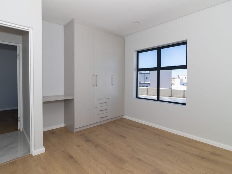 Stunning Newly Built 4-Bedroom Home in Sought-After Sandown – Luxury Living That Stands Out - Photo 7