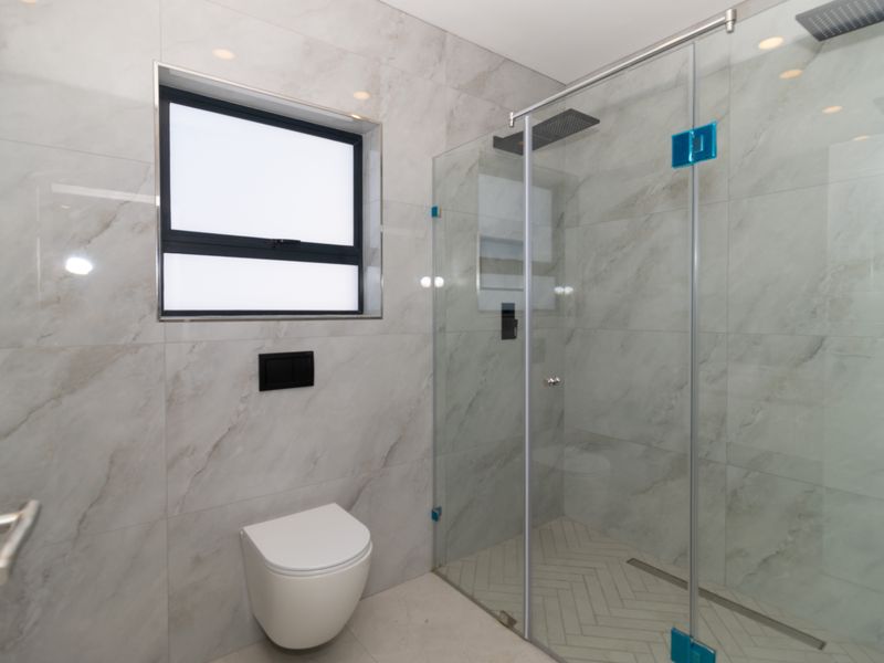 Stunning Newly Built 4-Bedroom Home in Sought-After Sandown – Luxury Living That Stands Out - Photo 6
