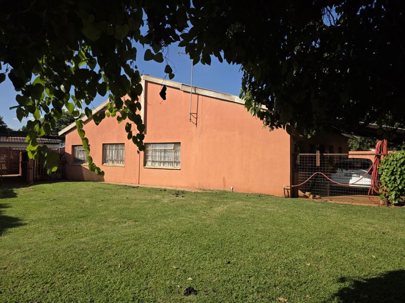 Rare Investment Opportunity in Mooinooi – Income Potential of ±R10 000 per Month! - Photo 5