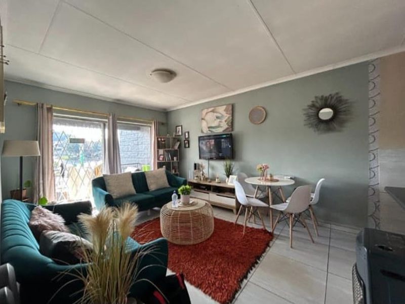 Sectional Title For Sale In Kempton Park - Photo 2