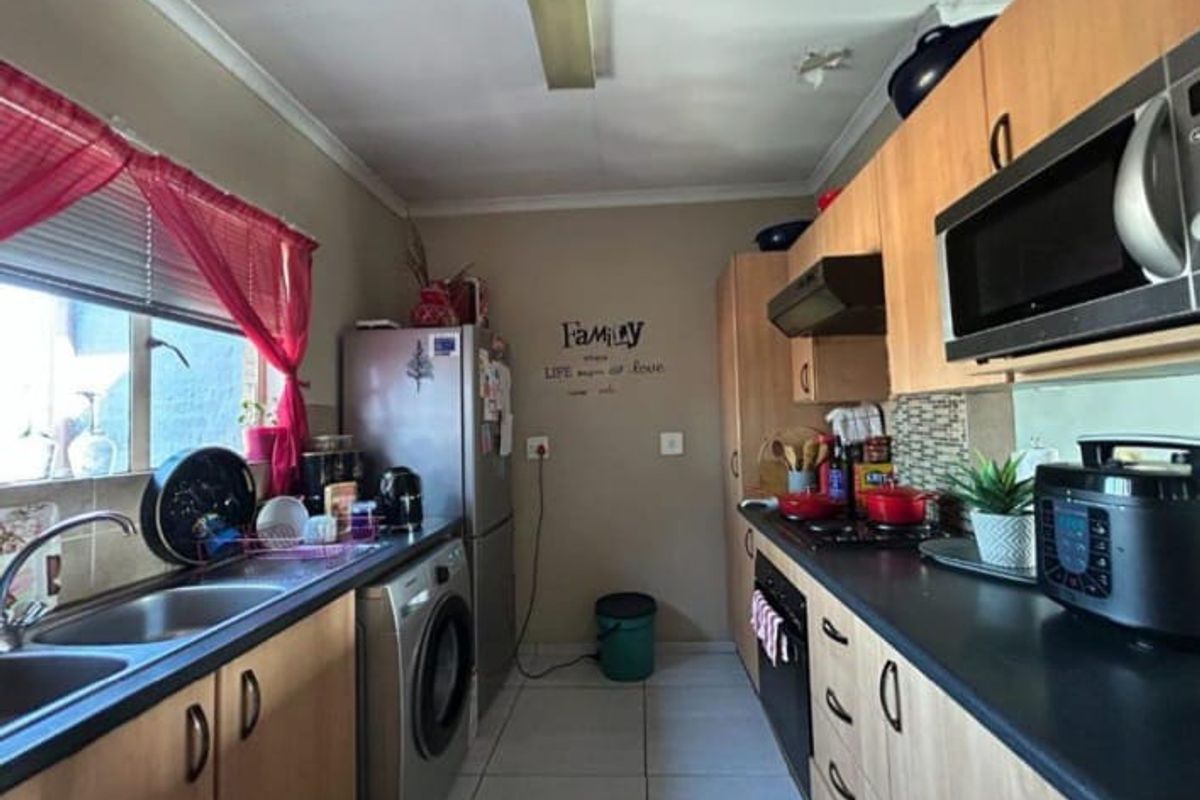 Sectional Title For Sale In Kempton Park - Photo 3