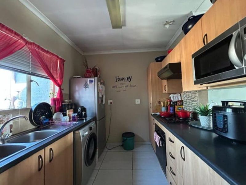 Sectional Title For Sale In Kempton Park - Photo 3