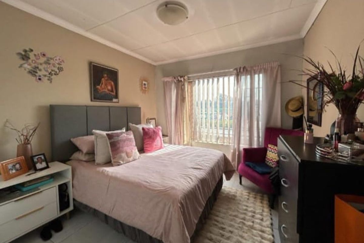 Sectional Title For Sale In Kempton Park - Photo 5