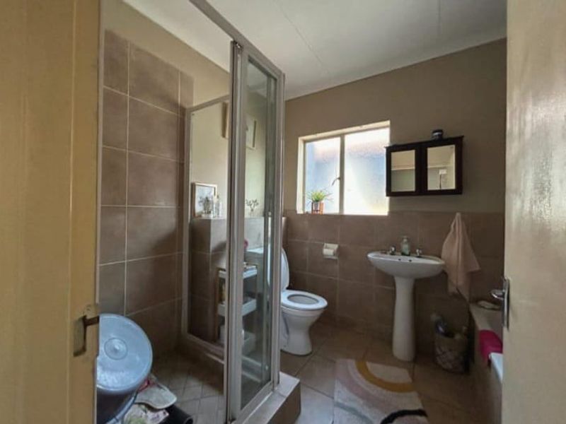 Sectional Title For Sale In Kempton Park - Photo 6