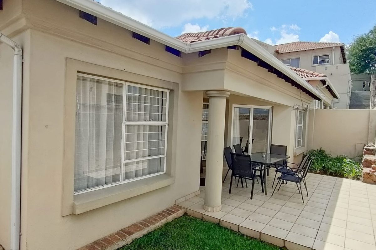 Exclusive Hillside Living – Charming Cluster in Secure Gated Community! - Photo 3