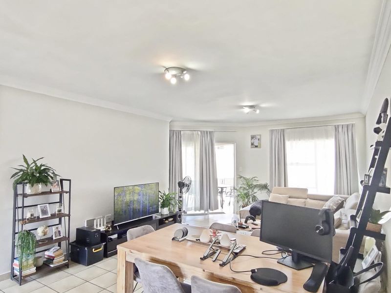 Exclusive Hillside Living – Charming Cluster in Secure Gated Community! - Photo 7