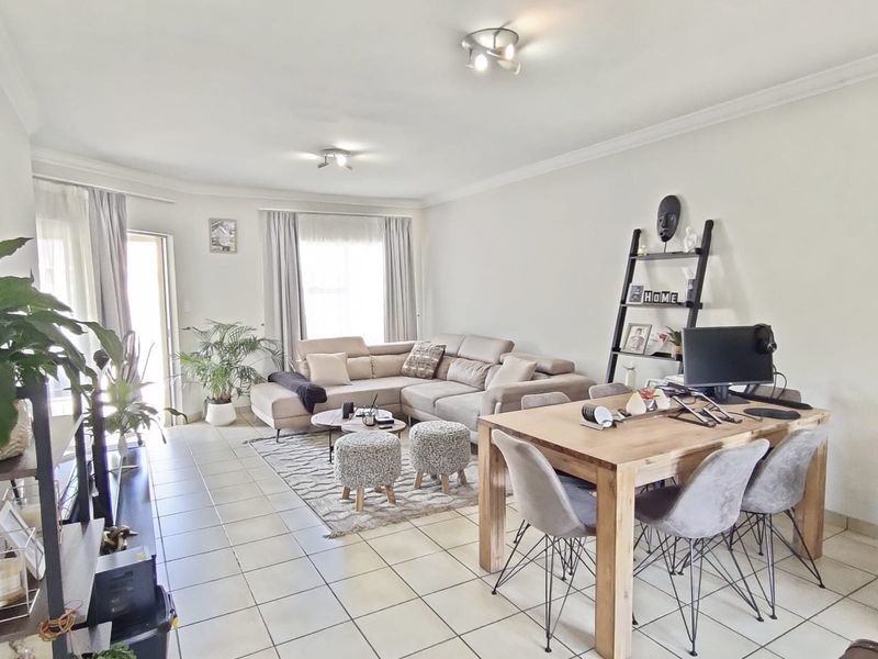 Exclusive Hillside Living – Charming Cluster in Secure Gated Community! - Photo 8