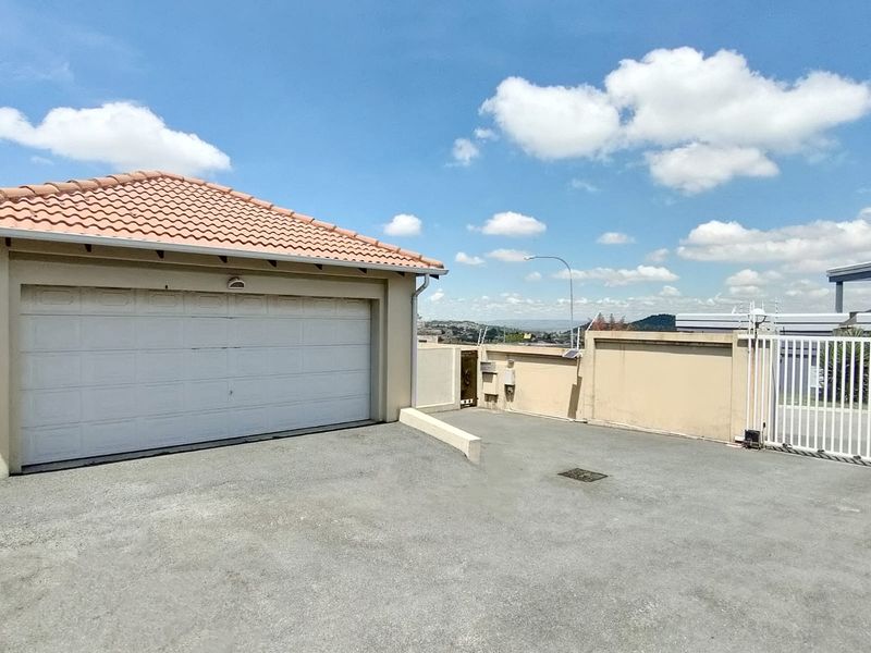 Exclusive Hillside Living – Charming Cluster in Secure Gated Community! - Photo 2