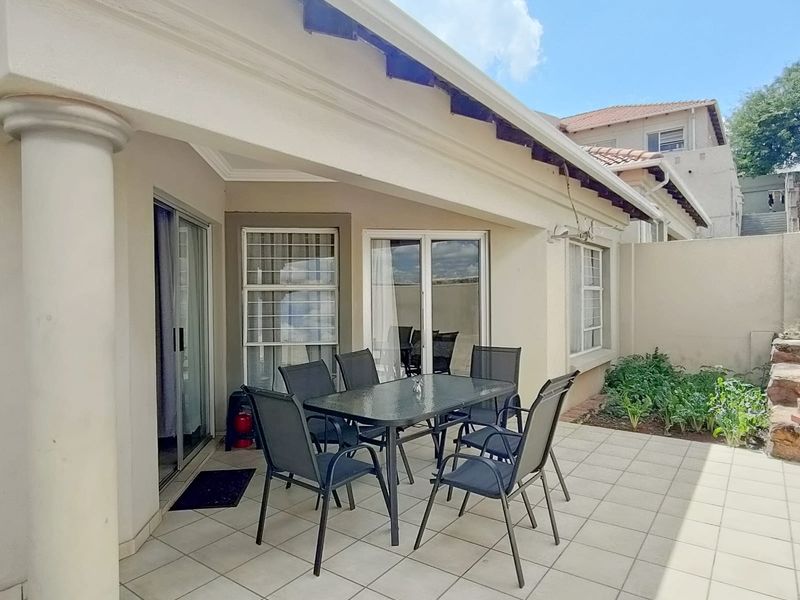 Exclusive Hillside Living – Charming Cluster in Secure Gated Community! - Photo 4