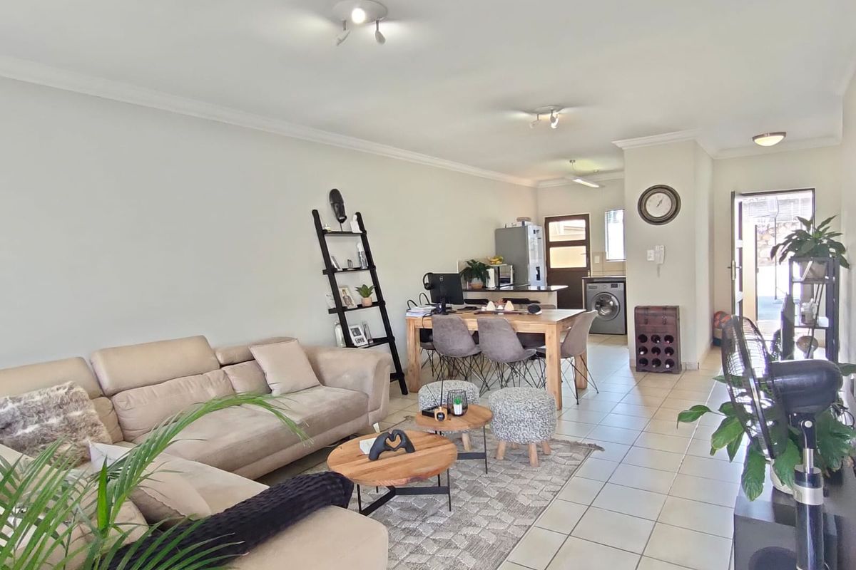 Exclusive Hillside Living – Charming Cluster in Secure Gated Community! - Photo 5