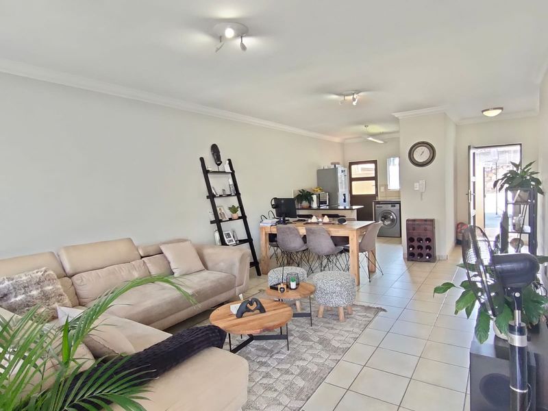 Exclusive Hillside Living – Charming Cluster in Secure Gated Community! - Photo 5