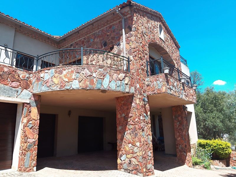 Elegant 3-Bedroom Full Title Home in Prestigious Estate – Secure Lifestyle Living at Its Best - Photo 2