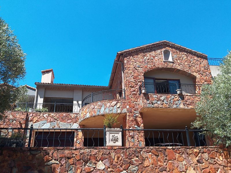 Elegant 3-Bedroom Full Title Home in Prestigious Estate – Secure Lifestyle Living at Its Best - Photo 3