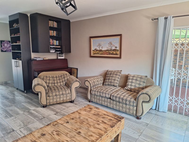 Luxury townhouse in a secure, sought-after complex. - Photo 6