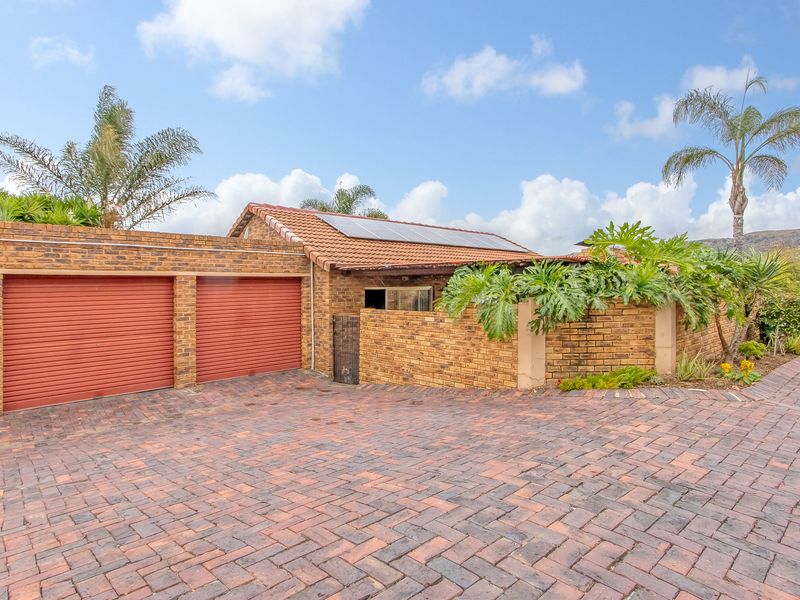 Modern Comfort Meets Outdoor Bliss: Your Dream Family Home - Photo 2