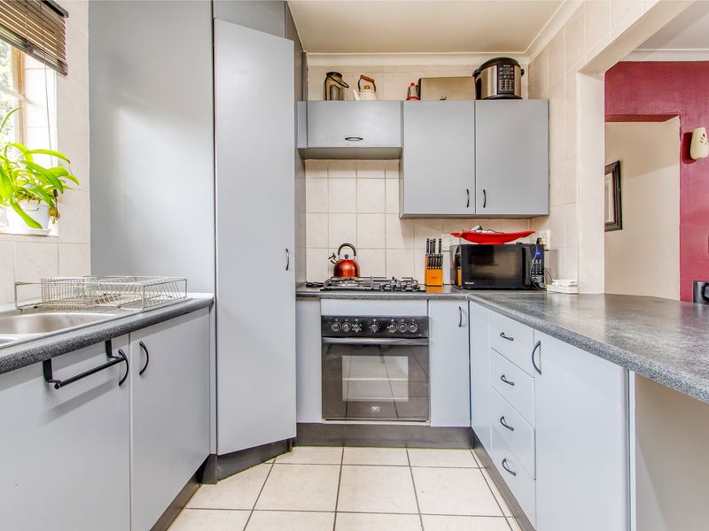 Modern Comfort Meets Outdoor Bliss: Your Dream Family Home - Photo 10