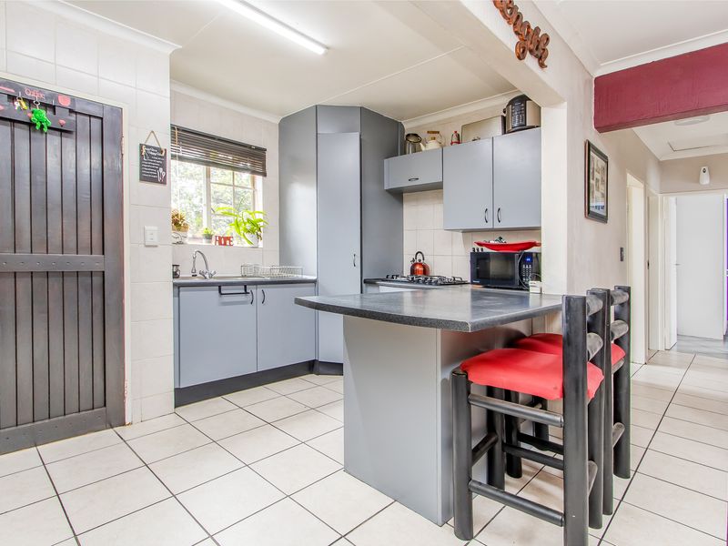 Modern Comfort Meets Outdoor Bliss: Your Dream Family Home - Photo 8