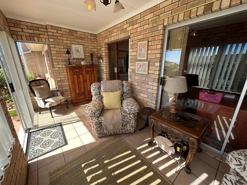 LOVELY 5 BEDROOM HOUSE IN SOUGHT AFTER WAVECREST AREA WITH SEAVIEWS - Photo 5