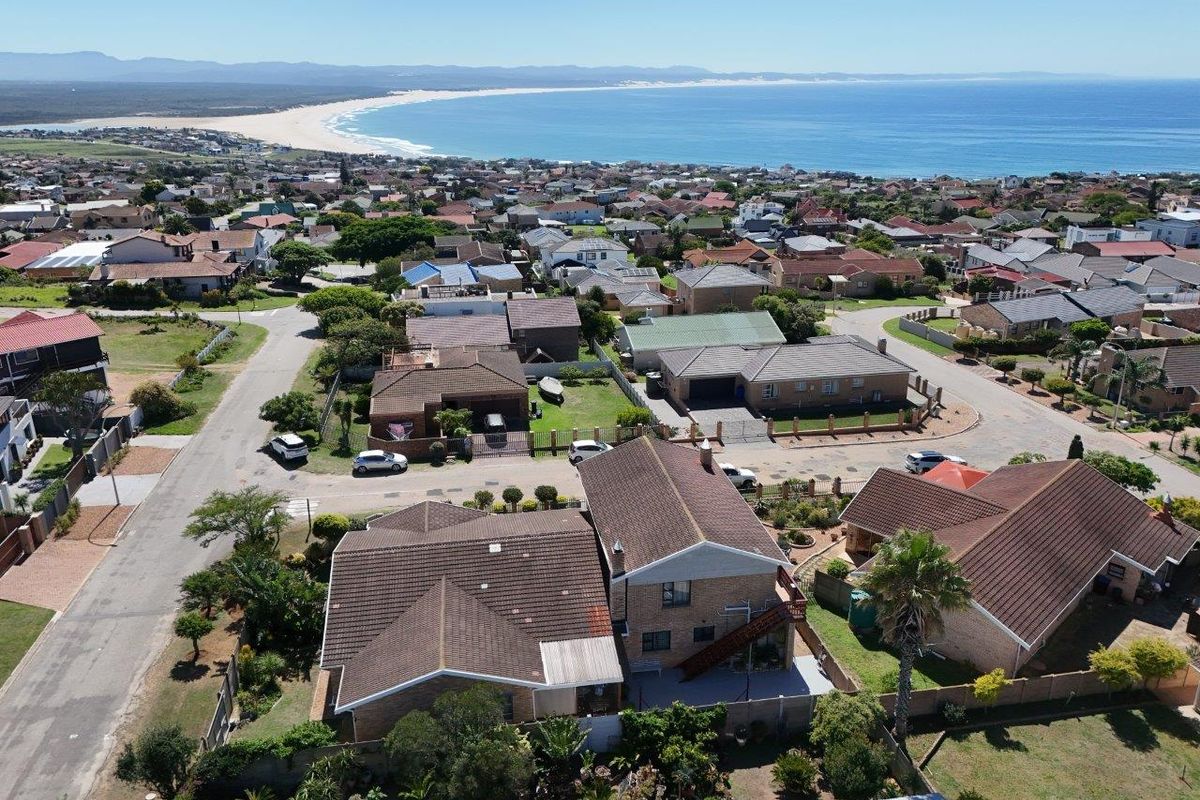 LOVELY 5 BEDROOM HOUSE IN SOUGHT AFTER WAVECREST AREA WITH SEAVIEWS - Photo 2