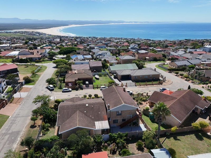 LOVELY 5 BEDROOM HOUSE IN SOUGHT AFTER WAVECREST AREA WITH SEAVIEWS - Photo 2