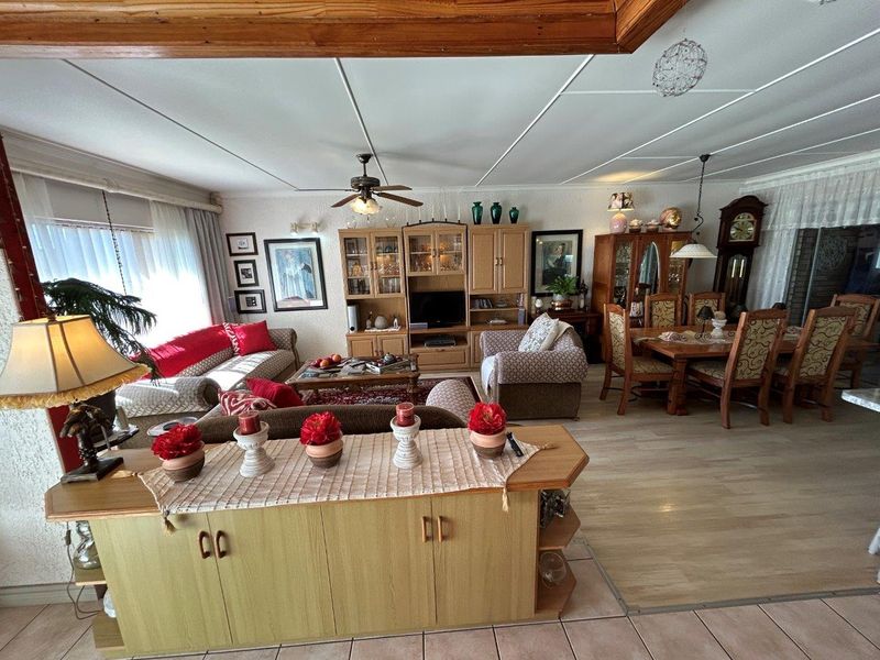 LOVELY 5 BEDROOM HOUSE IN SOUGHT AFTER WAVECREST AREA WITH SEAVIEWS - Photo 10