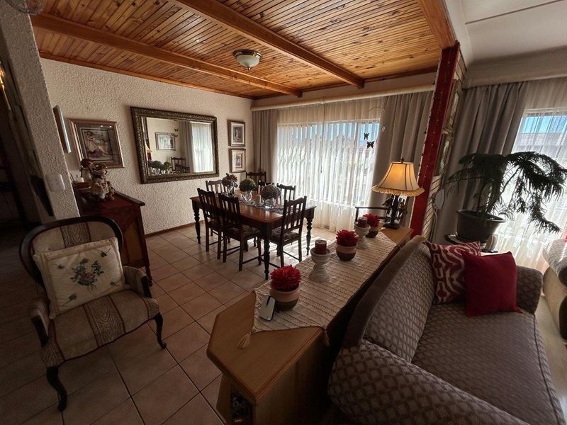 LOVELY 5 BEDROOM HOUSE IN SOUGHT AFTER WAVECREST AREA WITH SEAVIEWS - Photo 9