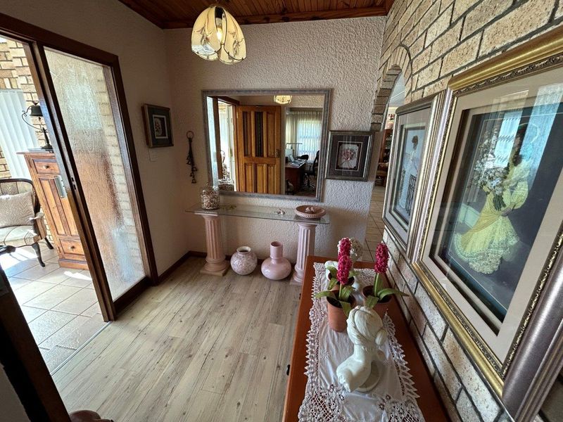 LOVELY 5 BEDROOM HOUSE IN SOUGHT AFTER WAVECREST AREA WITH SEAVIEWS - Photo 8