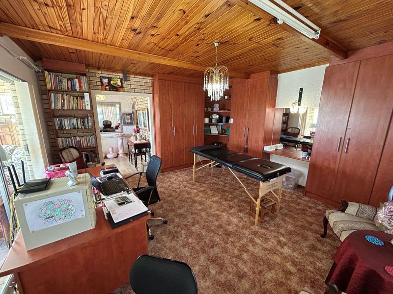 LOVELY 5 BEDROOM HOUSE IN SOUGHT AFTER WAVECREST AREA WITH SEAVIEWS - Photo 7