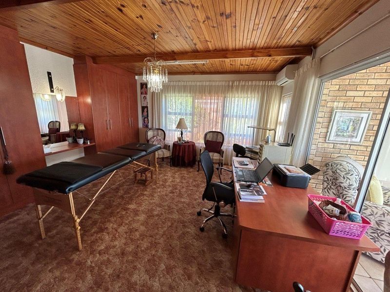 LOVELY 5 BEDROOM HOUSE IN SOUGHT AFTER WAVECREST AREA WITH SEAVIEWS - Photo 6