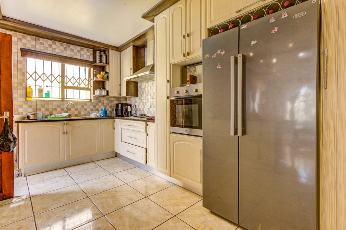 Freestanding Pending Sale In Kempton Park - Photo 4