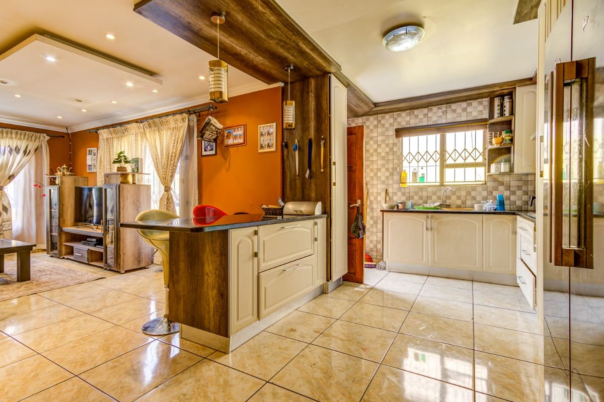 Freestanding Pending Sale In Kempton Park - Photo 5