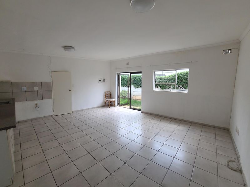 Garden cottage to let - Photo 3